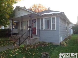 1216 Stockbridge Ave, Iron Mountain, MI 49801