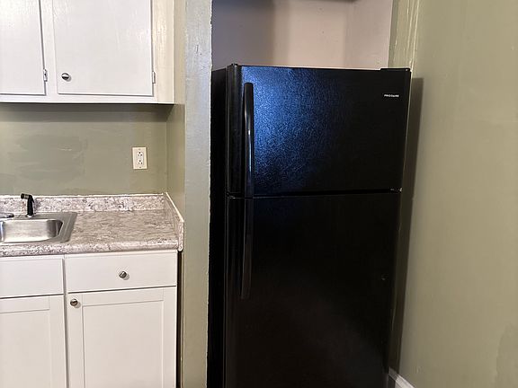 5th image of 226 N Highland Ave #4