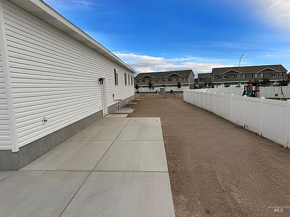 3rd image of 512 Boxwood Dr