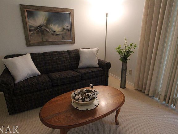 3rd image of 14 Canterbury Ct APT 5