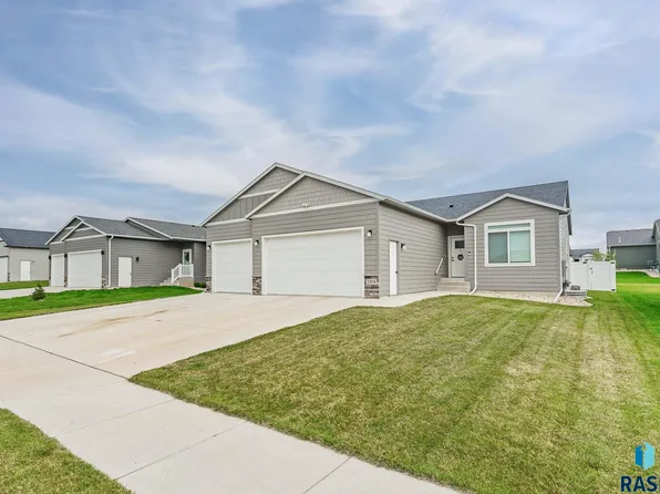 7304 E 49th St, Sioux Falls, SD 57110