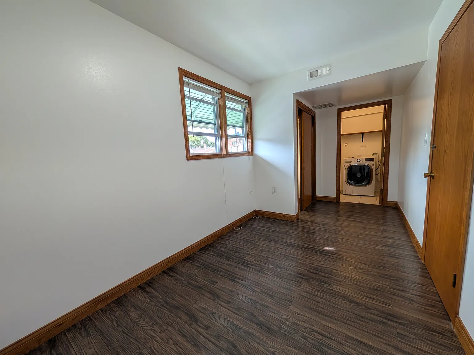 3 bed, 900 sqft, $1,800 — Photo 3