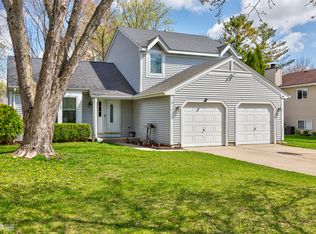 1062 Abbey Dr, Crystal Lake, IL 60014