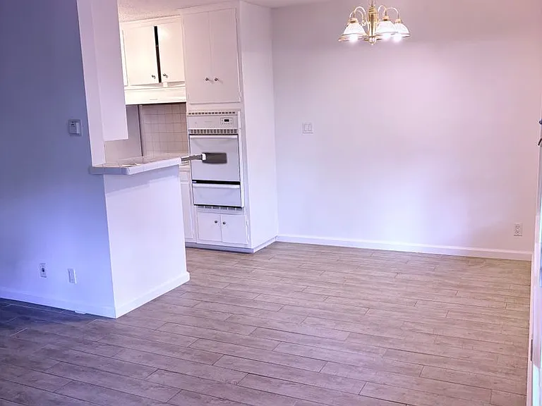 1520 N Hayworth Ave — Photo 19