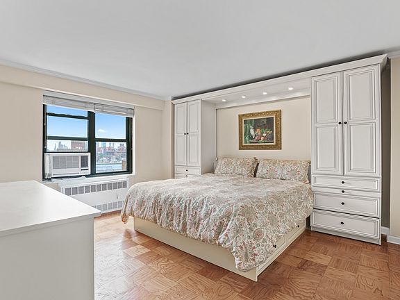 4th image of 268 E Broadway #1904