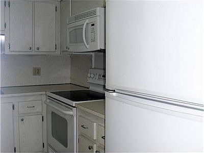 5th image of 2500 NE 135th St APT 411