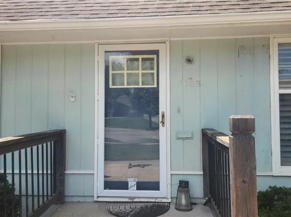 3705 W 71st St, Prairie Village, KS 66208