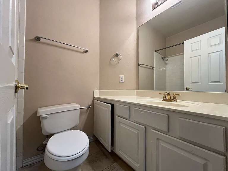 2028 Greenfield Ln — Photo 14
