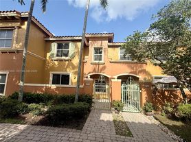 962 SW 143rd Ave, Hollywood, FL