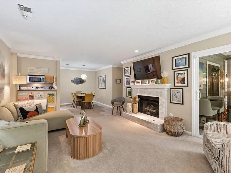 525 Warm Springs Cir — Photo 17