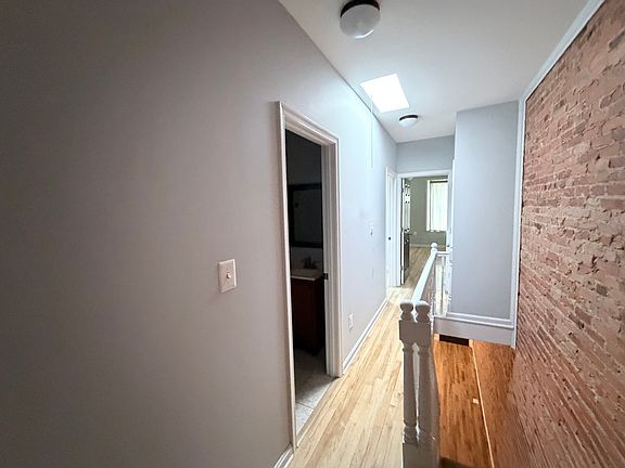 4th image of 307 W 27th St