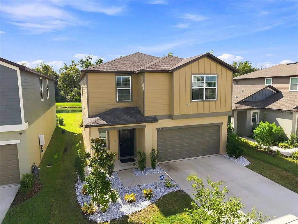 5 bed, 2.5 bath, 2217 sqft, $2,650 — Photo 2