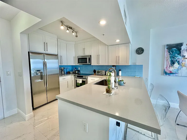 3020 NE 32nd St #905 — Photo 14