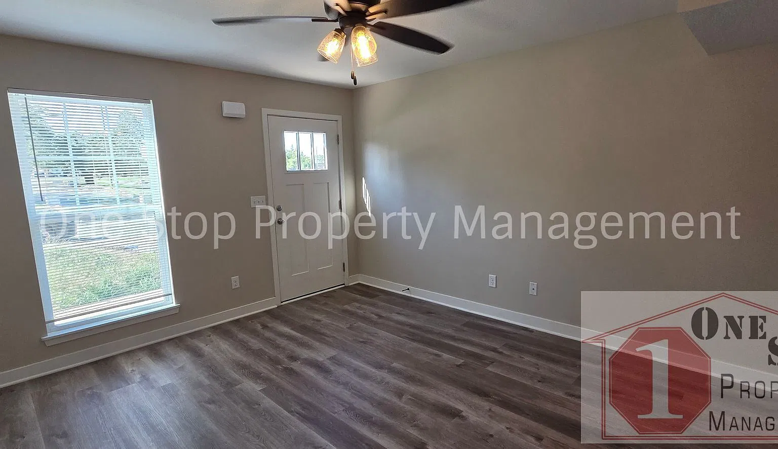 3 Bedroom / 2.5 Bathroom Home in Blue Springs!! — Photo 4