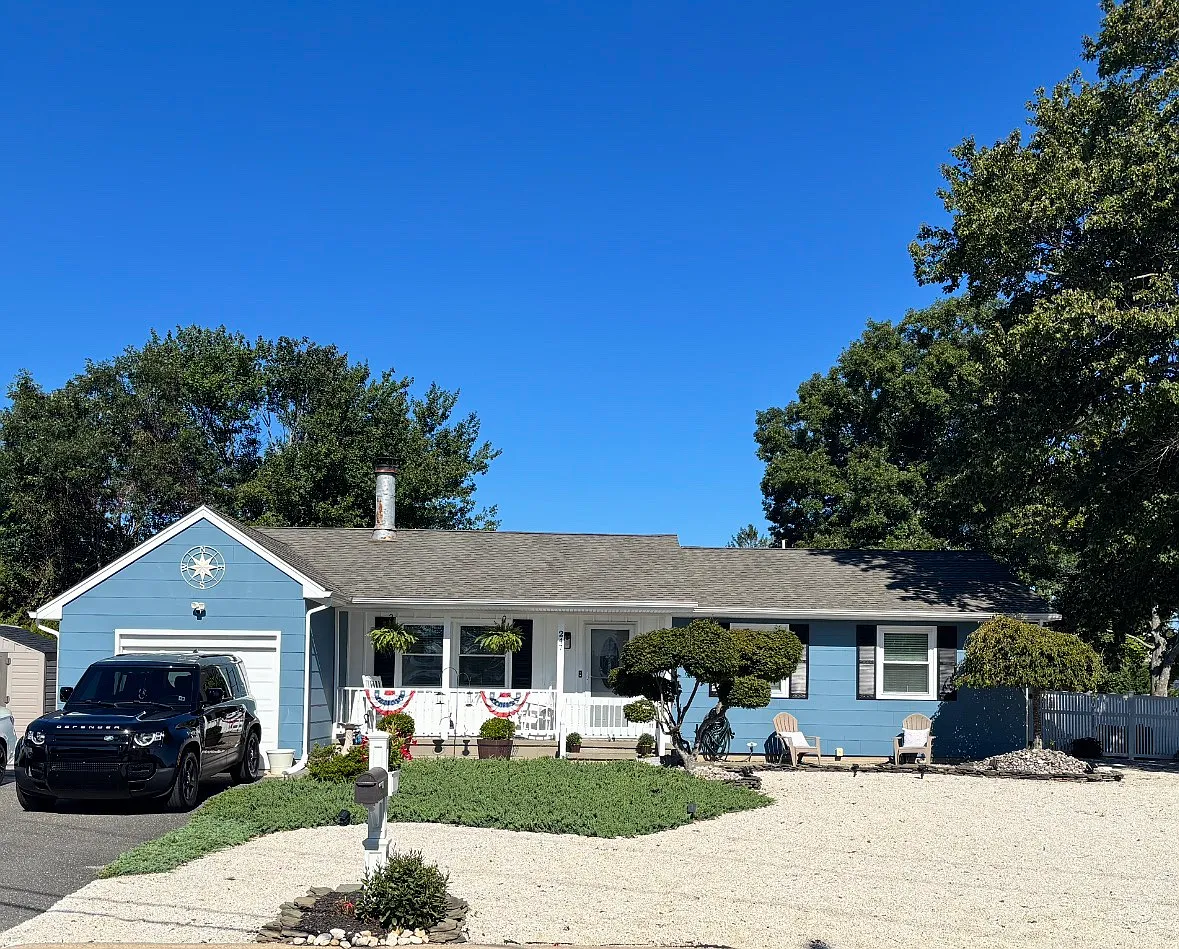 3 bed, 1372 sqft, $3,200 — Photo 1