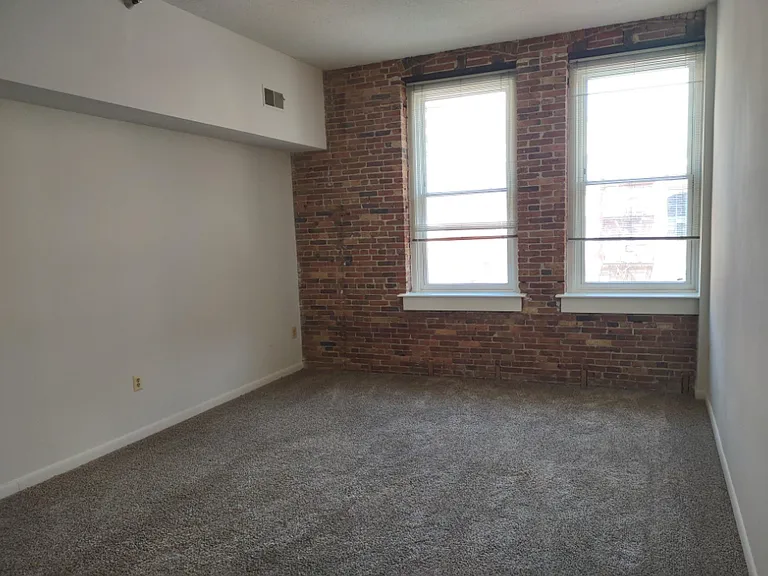 Marlboro Classic Apt & Redwood Square — Photo 89