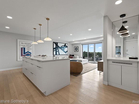 4th image of 411 S Old Woodward Ave Unit 704