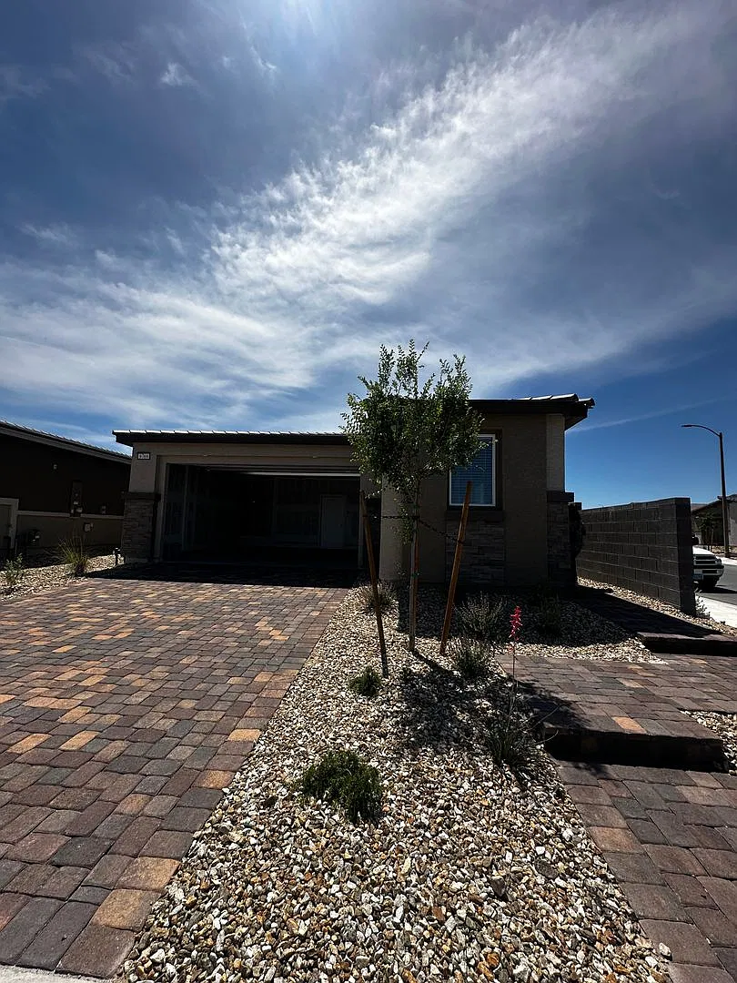 Beautiful 1 story home close to Kyle Canyon and Mount Charleston — Photo 2