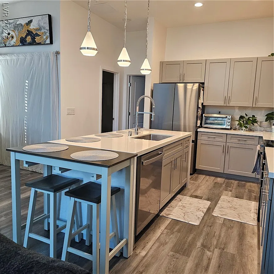 3 bed, 3.0 bath, 1495 sqft, $3,400 — Photo 4