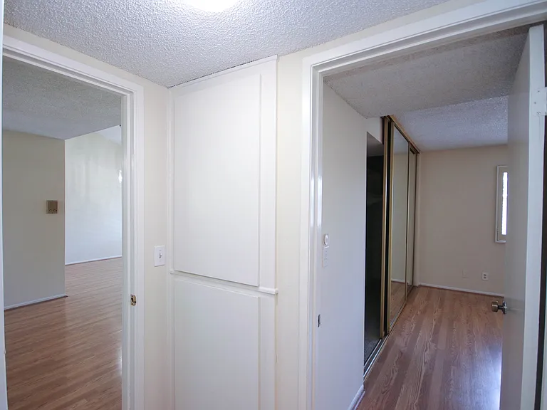 542 N Orange Grove Blvd — Photo 17