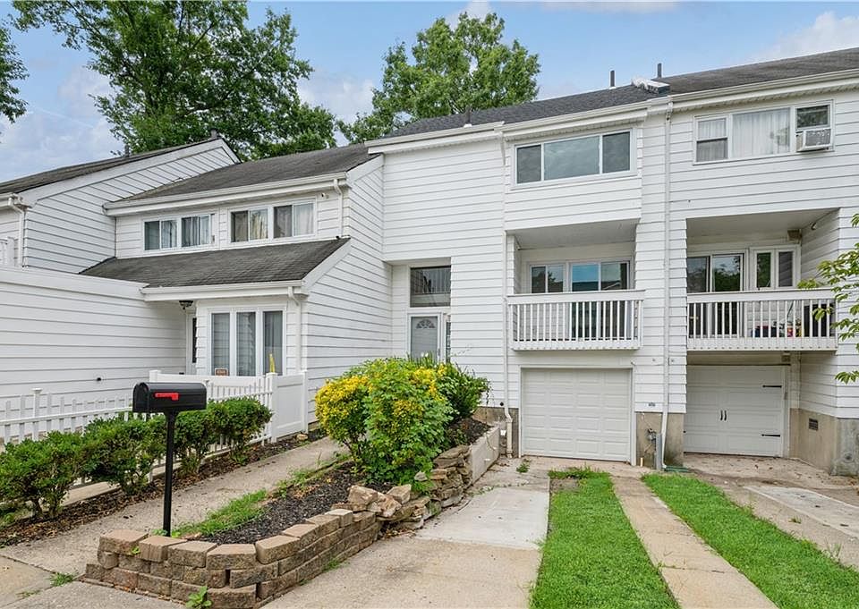 1st image of 155 Carlyle Grn
