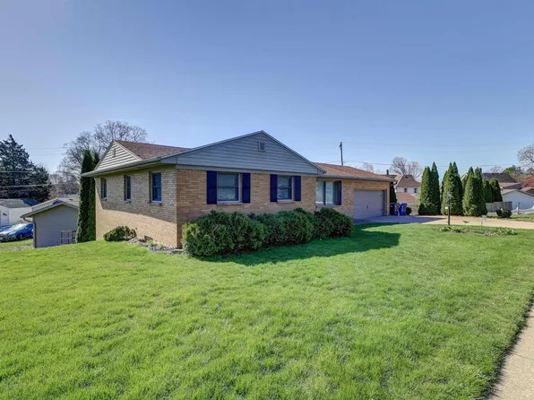 211 S Bluff Blvd, Clinton, IA 52732