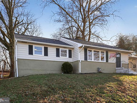 2nd image of 35 Old Manor Rd