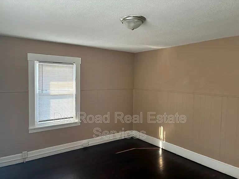 1002 Auburn St #2 — Photo 16