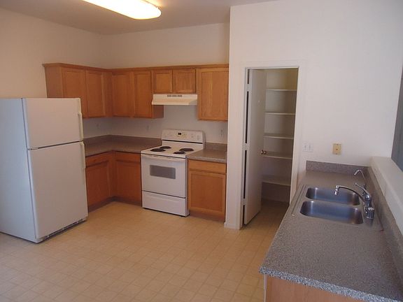 4th image of 15425 W Sierra St