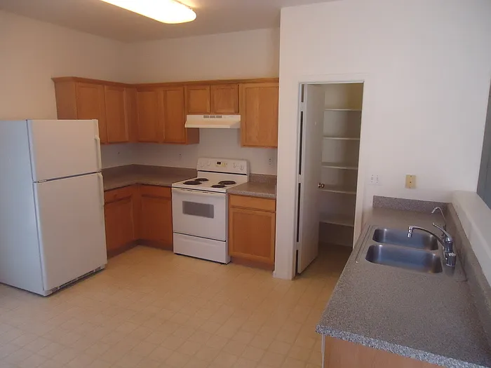 15425 W Sierra St — Photo 4