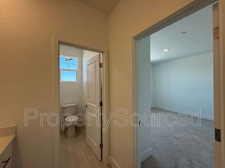 1336 N Martorella Ave — Photo 54