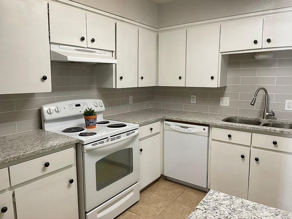 2nd image of 4329 Segura Ct N