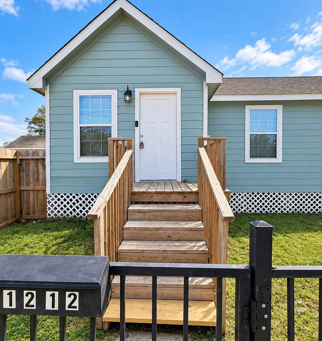 2 bed, 1.5 bath, 1072 sqft, $1,700 — Photo 2