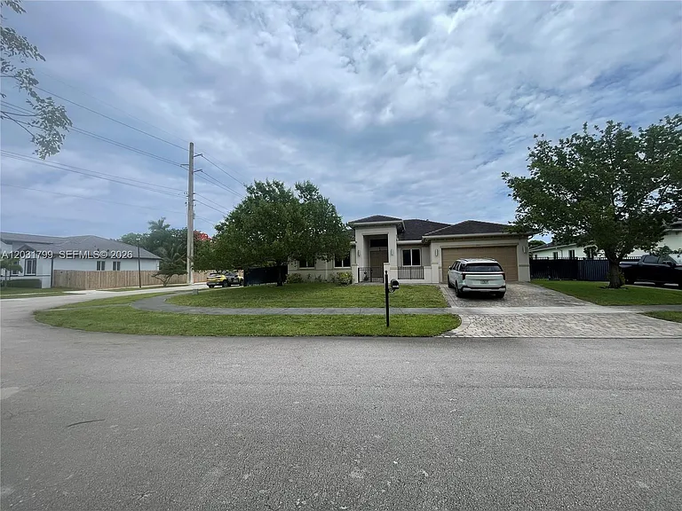 19701 SW 84th Ct — Photo 3