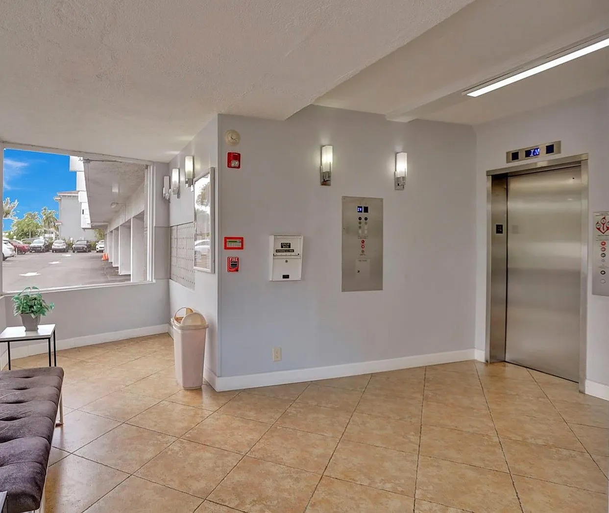 1 bed, 1.5 bath, 898 sqft, $2,000 — Photo 3