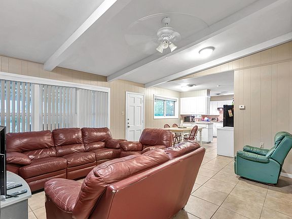 3rd image of 211 Redmond Dr