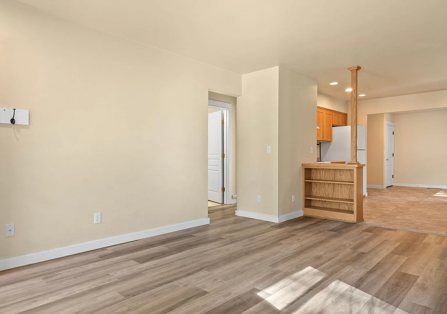 114 SE Roosevelt — Photo 3