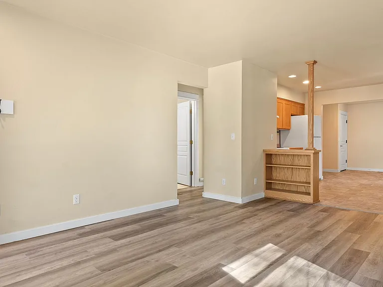 114 SE Roosevelt Ave #&-2 — Photo 3
