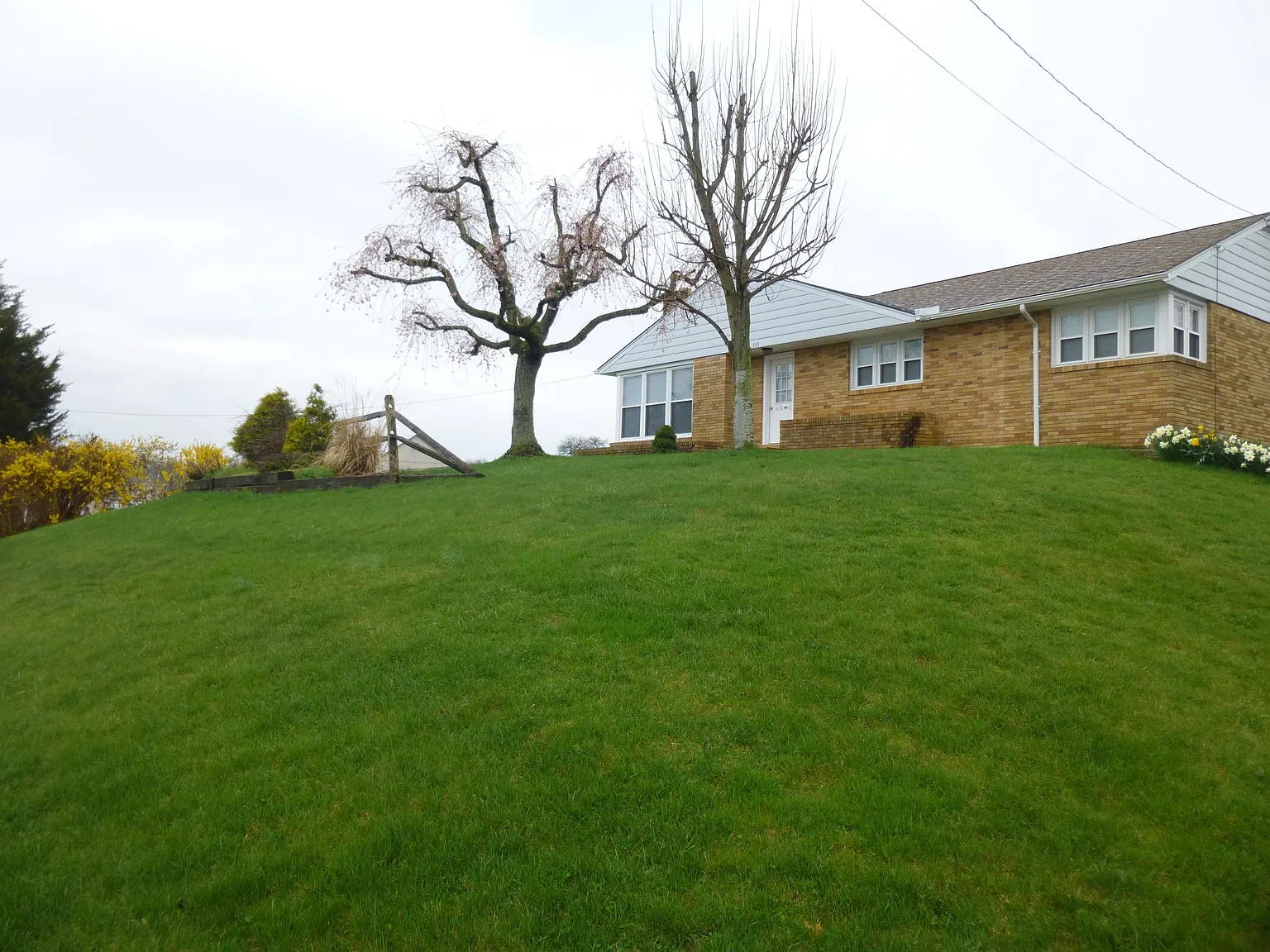 395 Creek Rd photo 1