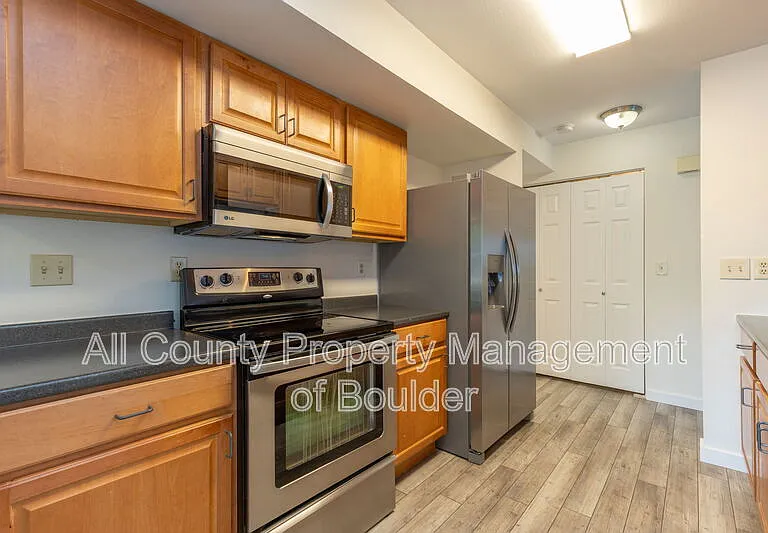 2317 Walnut St — Photo 7