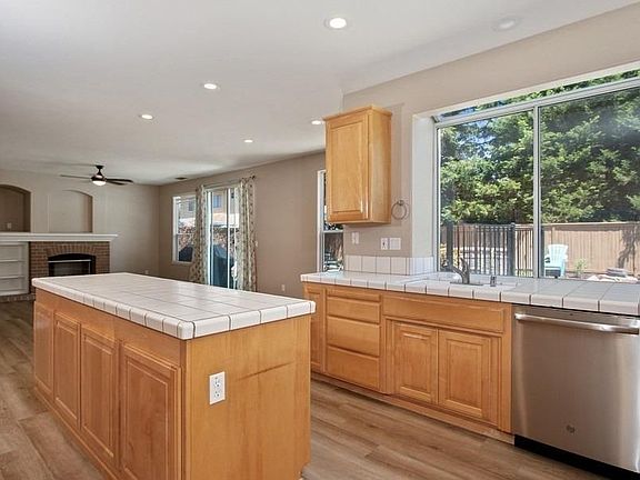 4th image of 2811 Ashland Dr