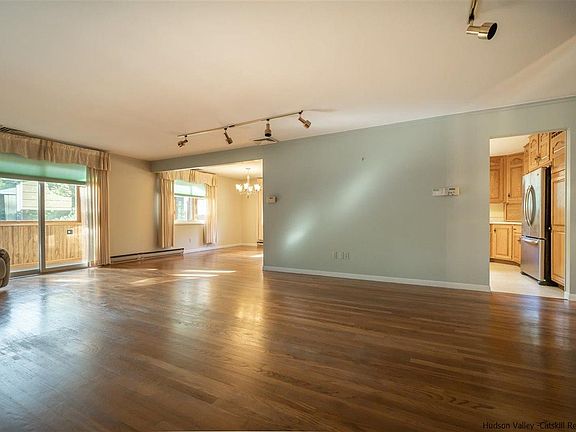 5th image of 121 Altamont Dr