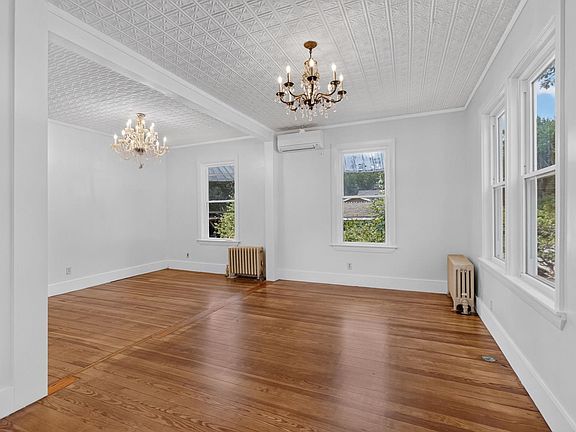 3rd image of 8 Newton Road