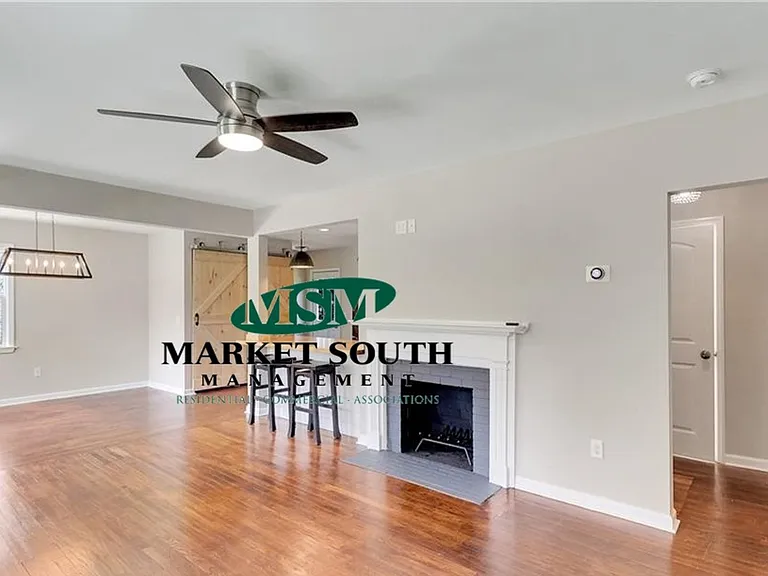 326 Columbus Dr — Photo 11