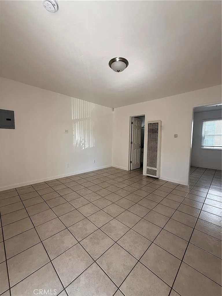 Building Photo - 310 Lime Ave #13
