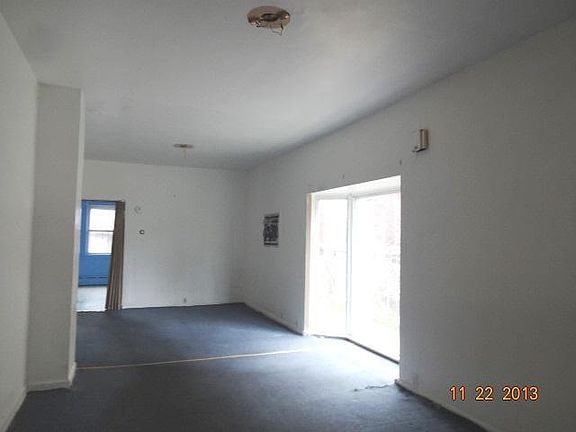 2nd image of 3715 Elm St