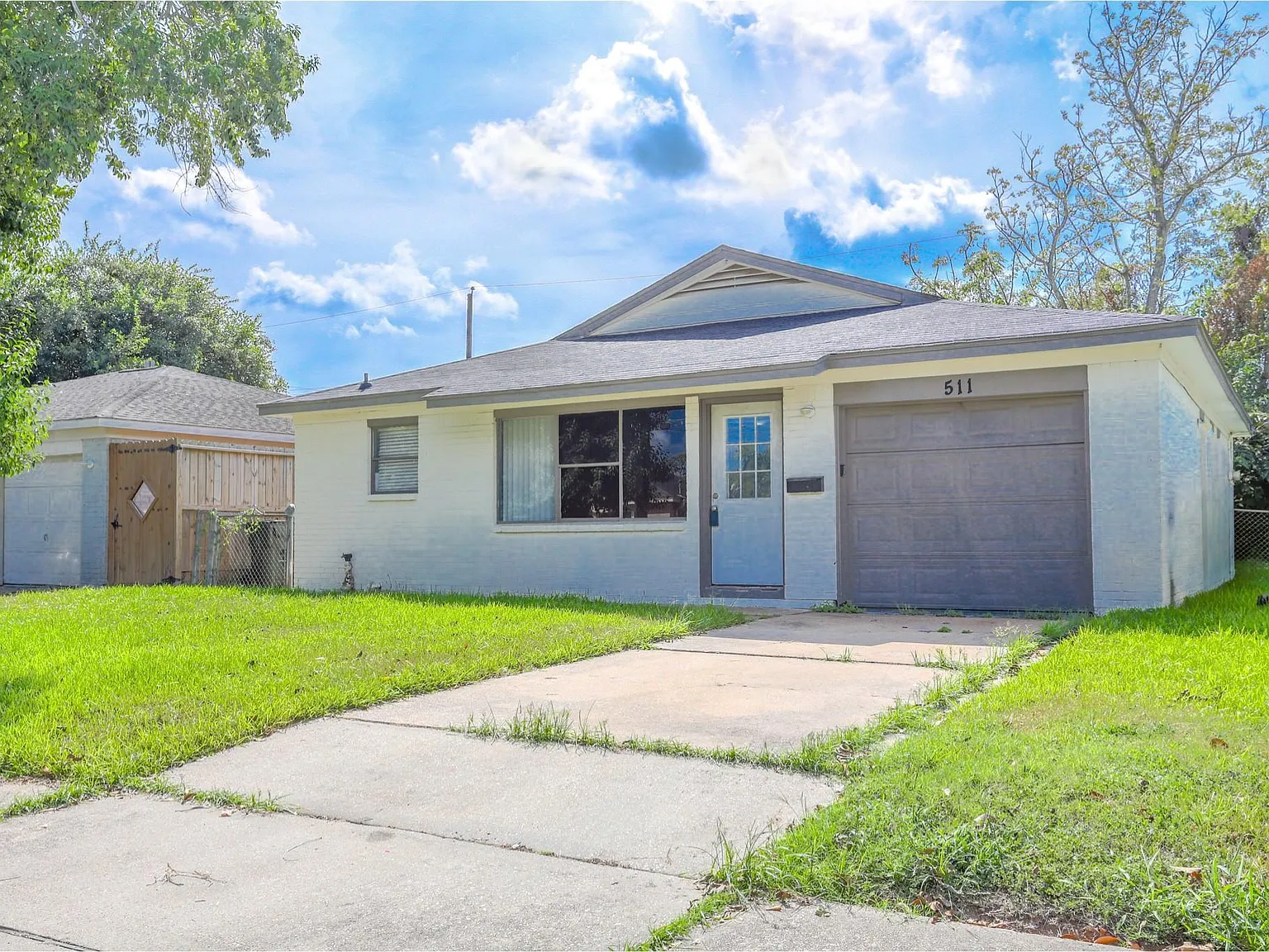 3 bed, 2.0 bath, 1184 sqft, $1,900 — Photo 3