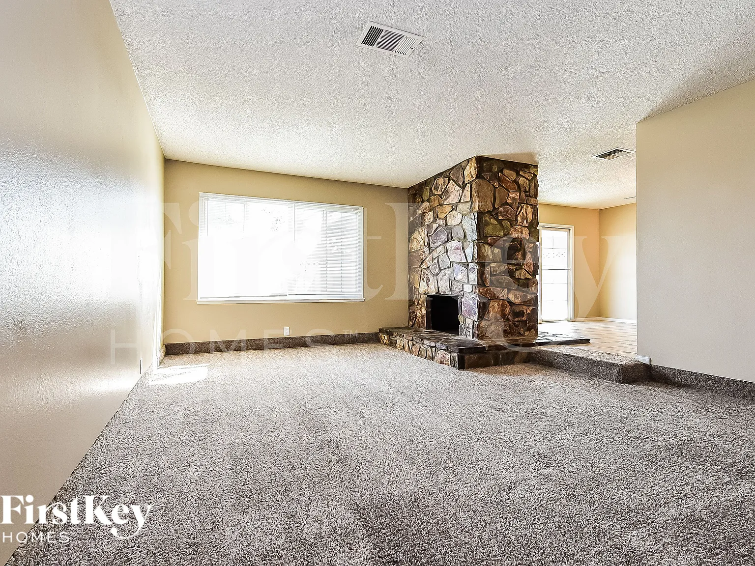 3 bed, 2.0 bath, 2171 sqft, $2,515 — Photo 3