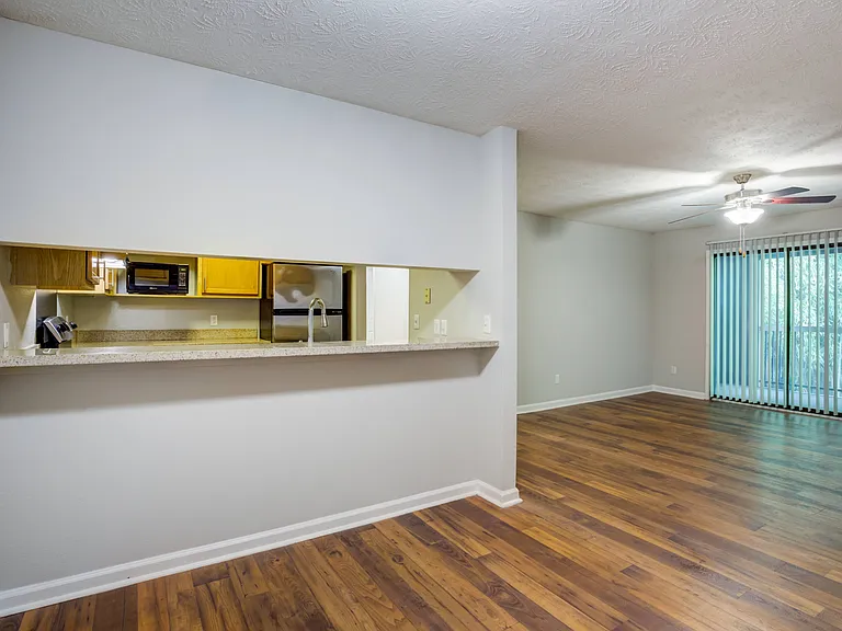 High Ridge Apartments — Photo 8