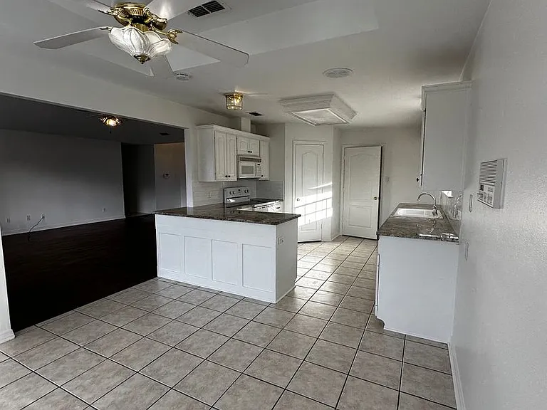3800 Fern Ridge Dr — Photo 7